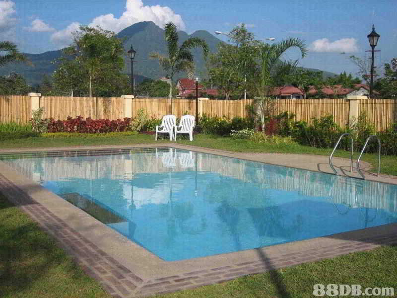 Pool
 di Microtel Sto. Tomas Batangas