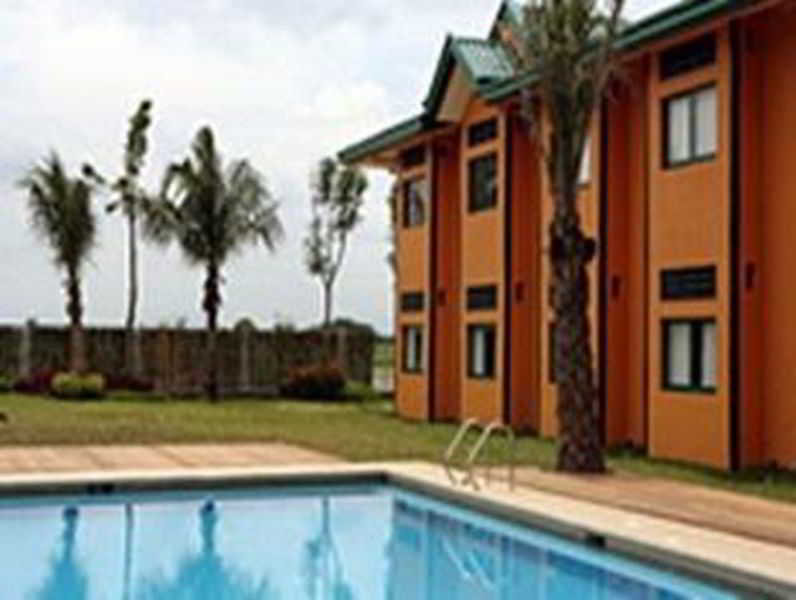 Pool
 di Microtel Cabanatuan