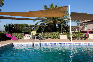 Pool
 di Comfort Hotel Marseille Airport