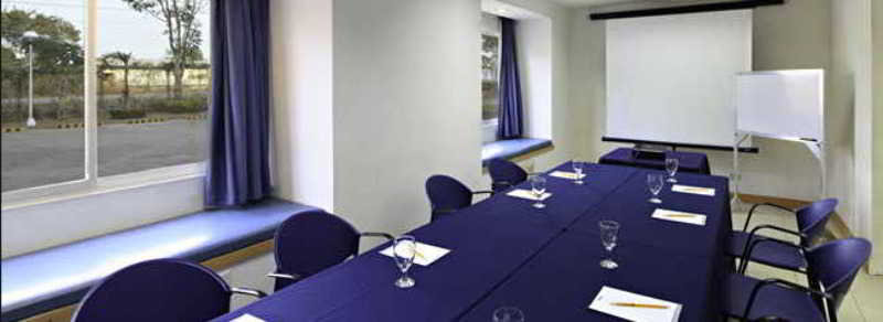 Conferences
 di Microtel Eagle Ridge Cavite