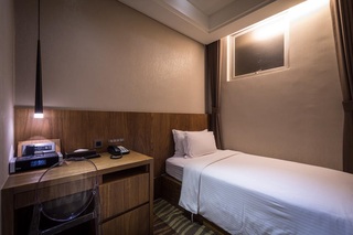 Room:SGL.EY