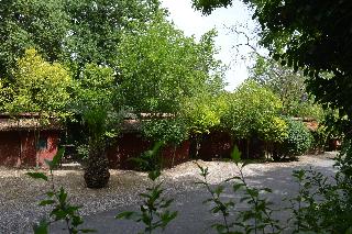 Seven Hills Village, Rome