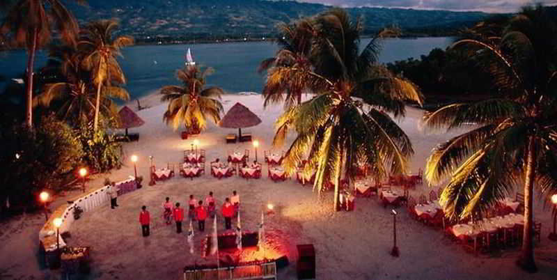 Restaurant
 di Badian Island Resort and Spa