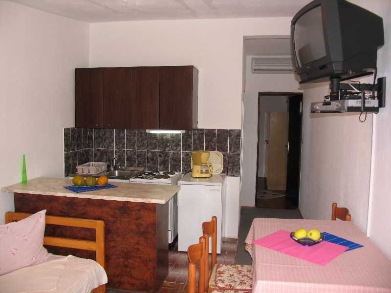 Room
 di Ljuba