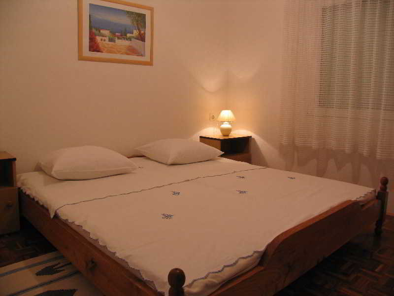 Room
 di Ljuba
