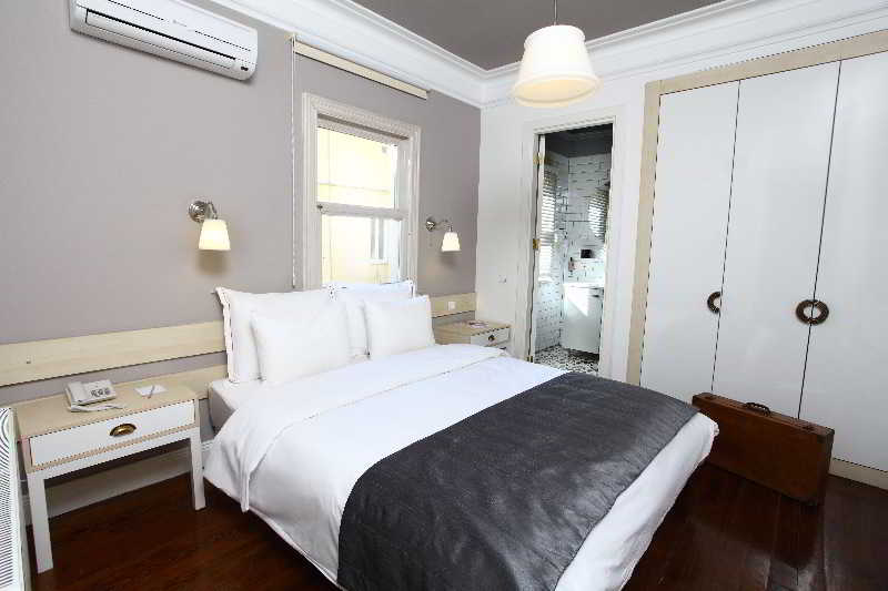 Istanbul suites hotel. Four Doors Hotel Стамбул. IIDL Suites достопримечательности рядом. Valente Suites Hotel Istanbul.