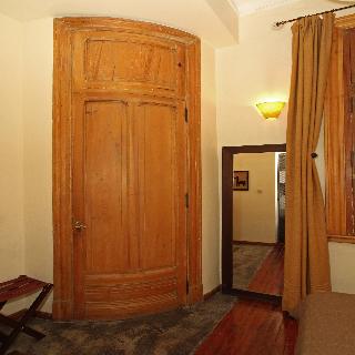 Room thumbnail 6