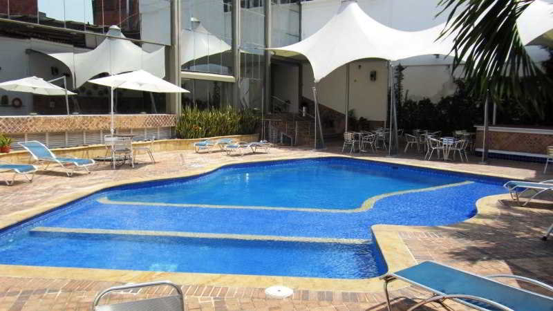 Pool
 di Atlantis Plaza Hotel