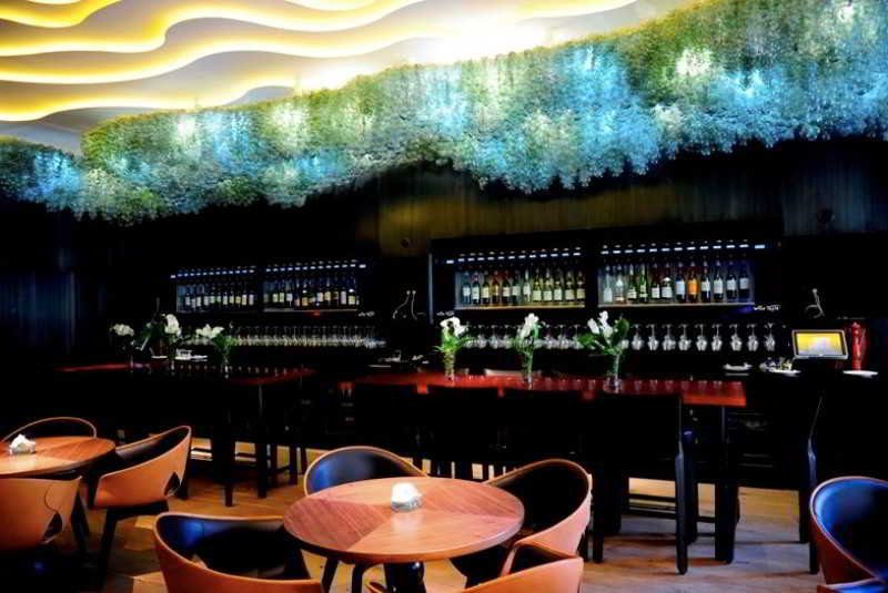 Bar
 di Saifi Suites