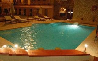 Pool
 di Deoki Niwas Palace