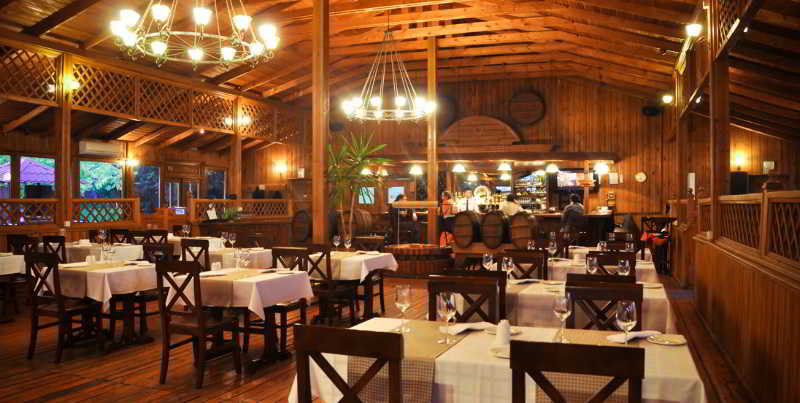 Restaurant
 di The Crescent Beach Hotel & Leisure Resort