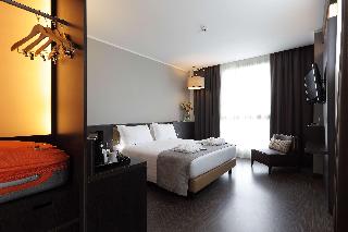 1 Queen Bed, Non-Smoking, Superior Room, Free Minibar, Free Parking, Free Wireless Internet