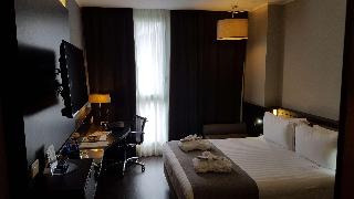 1 Queen And 1 Single, Non-Smoking, Standard Room, Free Wireless Internet