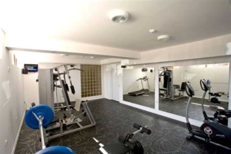 Sports and Entertainment
 di Hotel Chinar