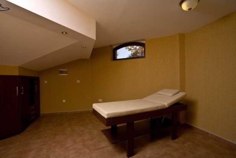 Sports and Entertainment
 di Hotel Chinar