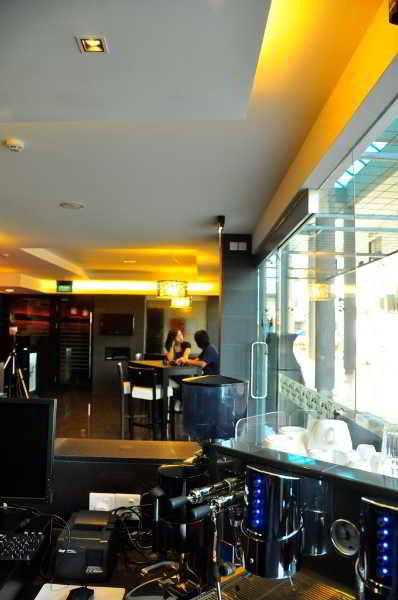 Restaurant
 di Tat Place Hotel and Café