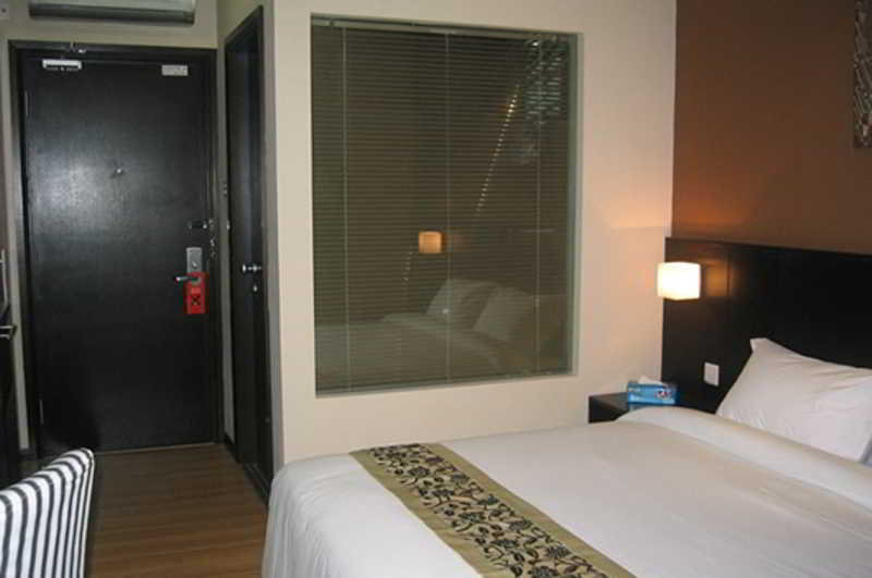 Room
 di Tat Place Hotel and Café