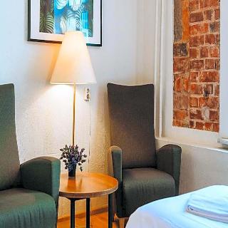 16 Euro Hostel