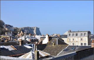 Detective Hotel, Dieppe