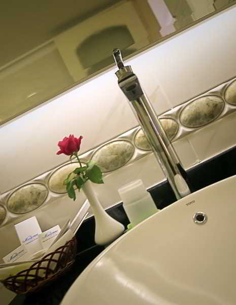 Room thumbnail 6