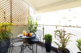 Piraeus Inn