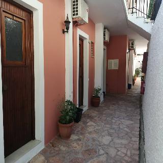 Aronis Apartments