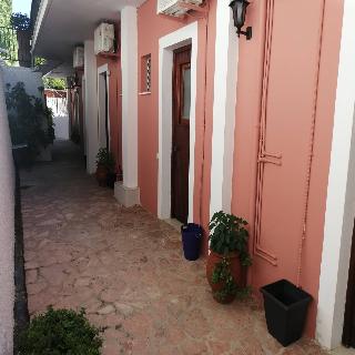 Aronis Apartments