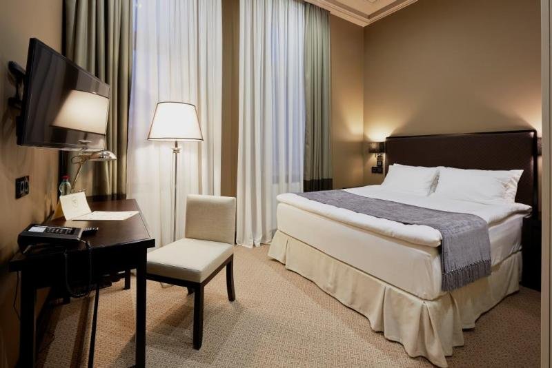 Room thumbnail 3