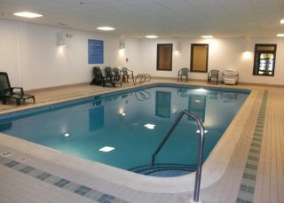 Pool
 di Comfort Inn & Suites Aberdeen Proving Grounds Area