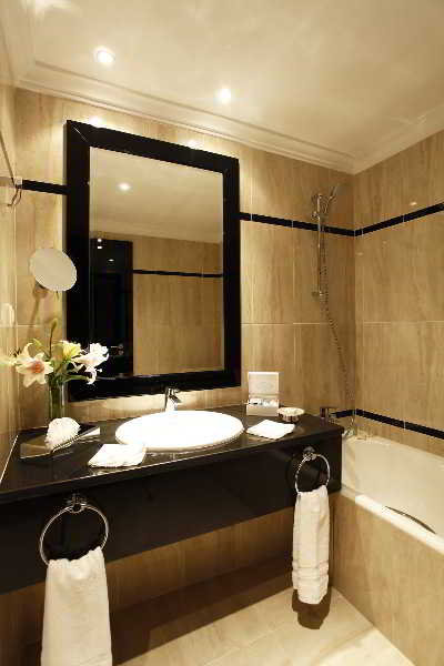 Room
 di Paris Hotel