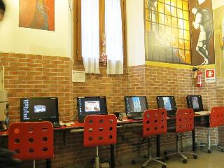 Archi Rossi Hostel, Florence