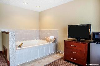 Quality Inn & Suites Davenport near I-80