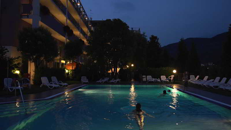 Pool
 di Hotel Ambassador Suite