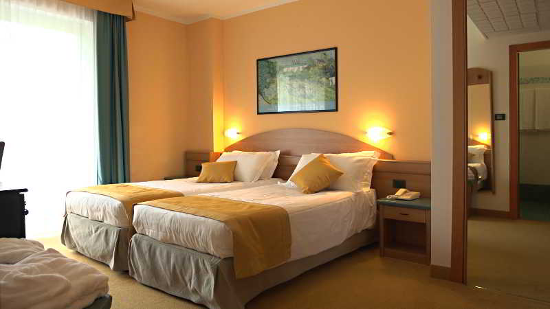 Room
 di Hotel Ambassador Suite