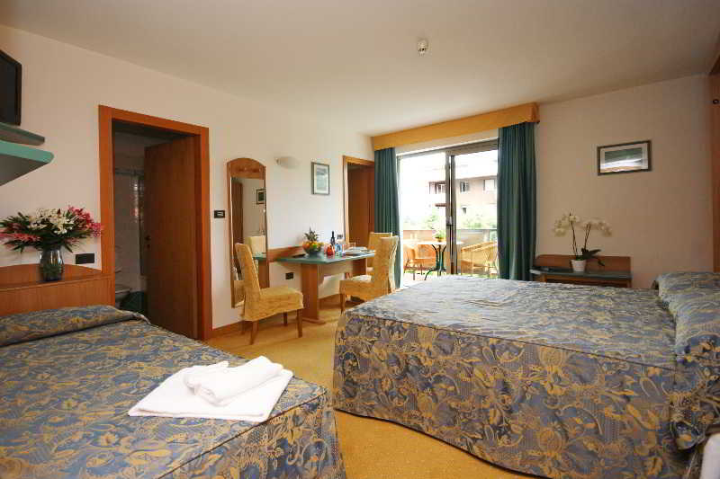 Room
 di Hotel Ambassador Suite