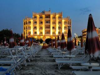 Hotel Life, Rimini