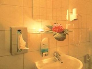 Room thumbnail 7