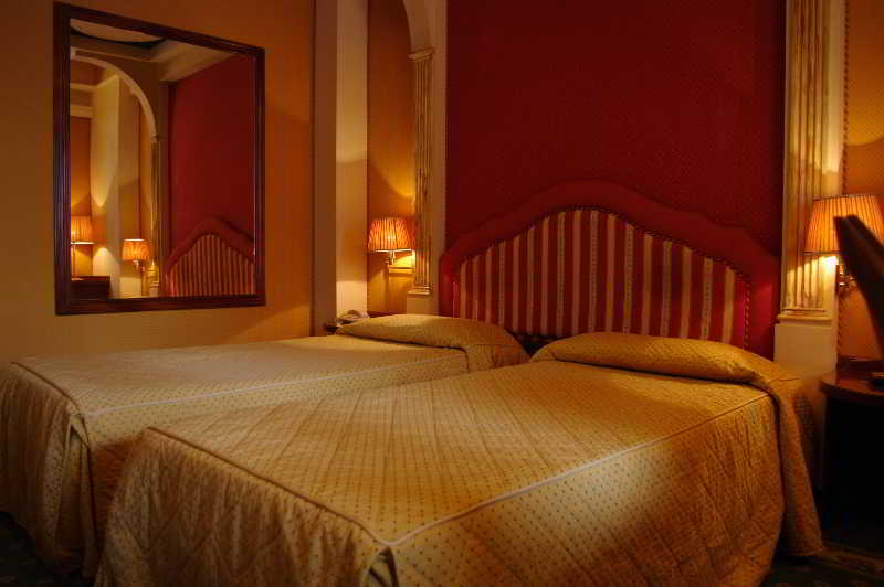 Motel Miami, Milan