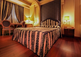 Motel Miami, Milan