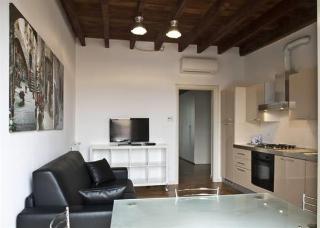 La Maison Del Capestrano, Milan