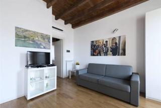 La Maison Del Capestrano, Milan