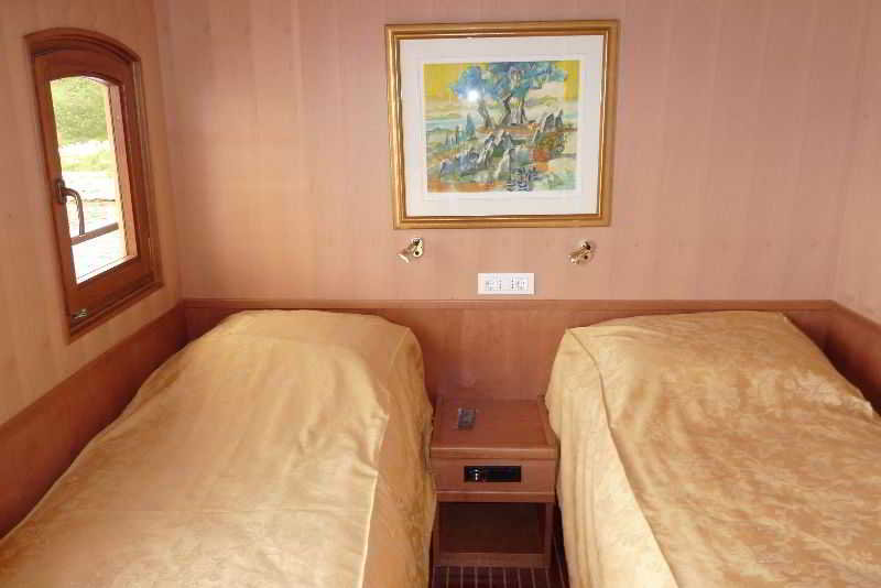 Room
 di Cruise From Dubrovnik On M/Y Dalvin