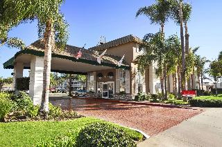 Ramada By Wyndham Costa Mesa/Newport Beach