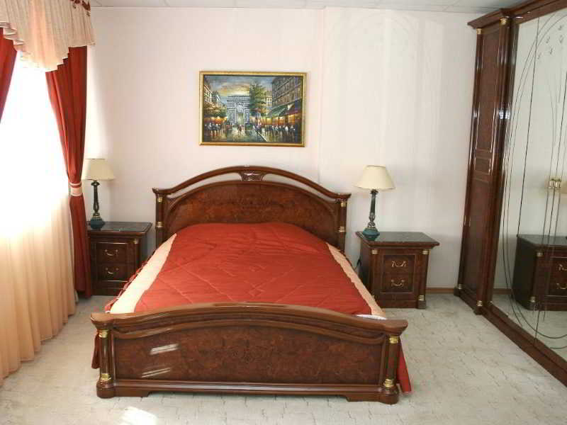 Room
 di Gubernskaya