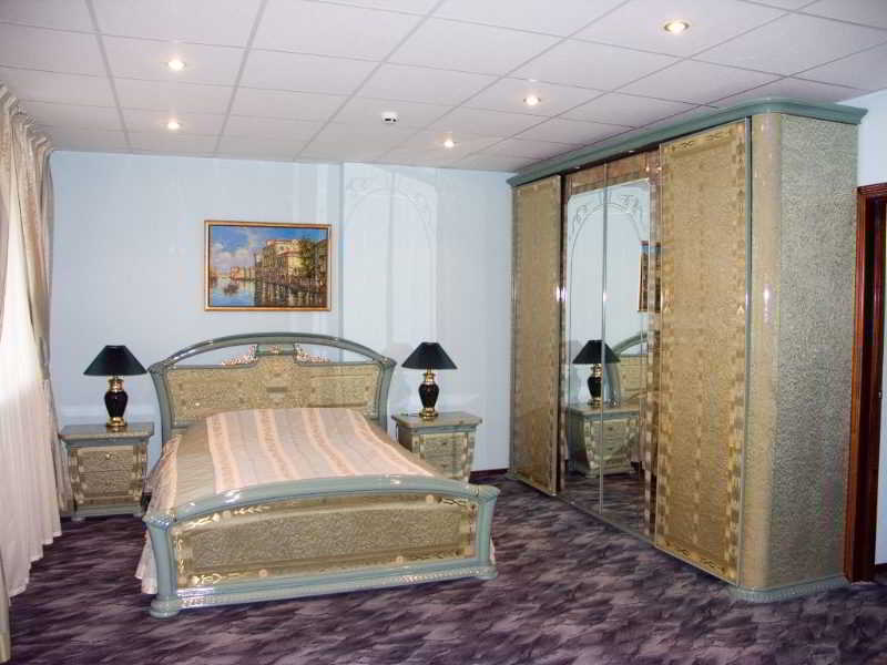 Room
 di Gubernskaya