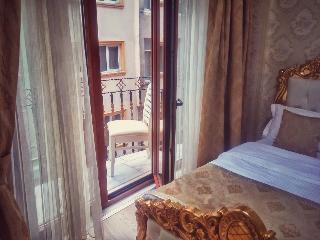 Best Town Hotel