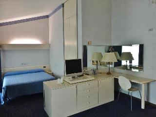 Hotel Pagoda, Milan
