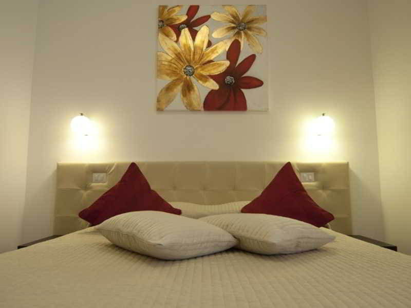 Ara Pacis Holidays Inn