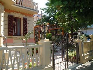 Petit Chateau, Montecatini
