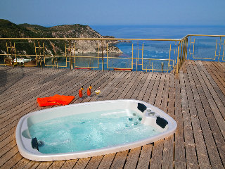 Sports and Entertainment
 di Petani Bay